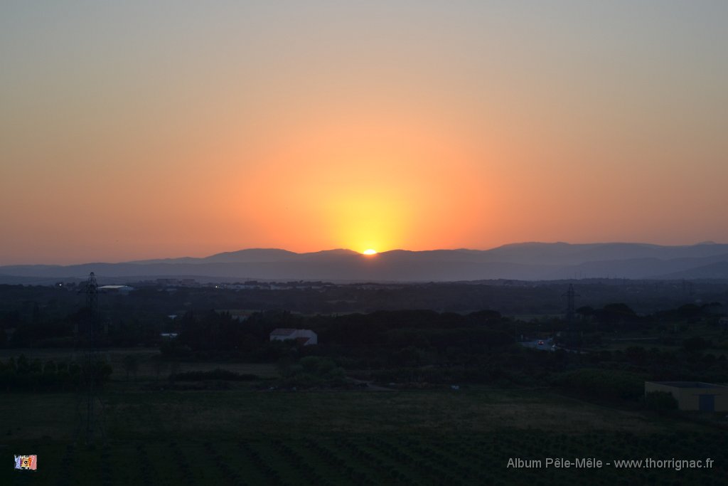 DSC 0012.JPG - Coucher de soleil sur le massif des Maures. 15 juin 2012. 20H09